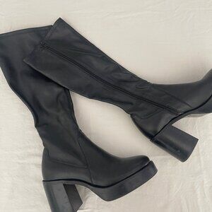 TONY BIANCO LEATHER BOOTS SIZE 8